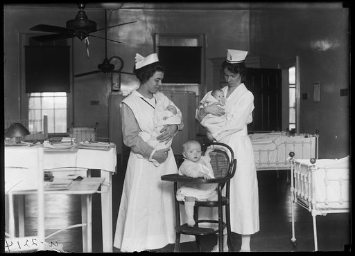Hospital: Nurses with babies
