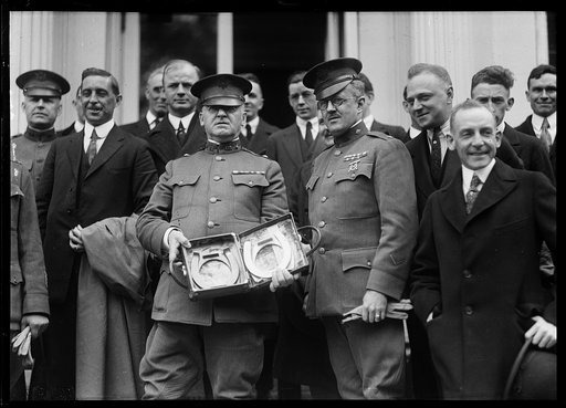 Group with horseshoes at White House, Washington, D.C.