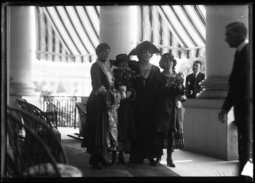 Mrs. Harding and group at White House, Washington, D.C.