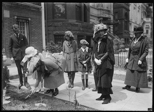 Florence Harding and group near row houses