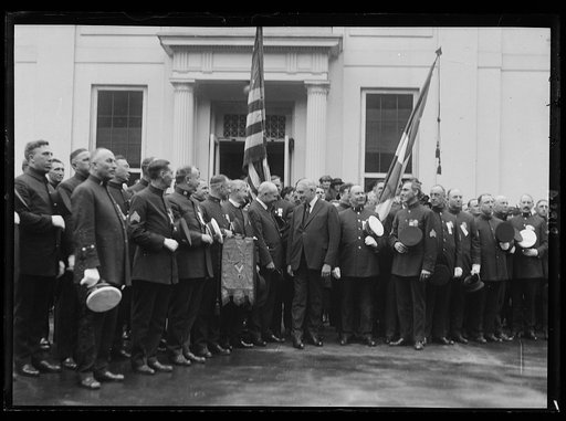 Harding receiving delagation of 200 NY police [White House, Washington, D.C.