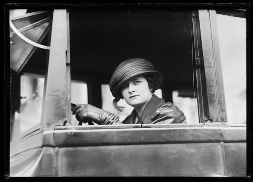 ...] of Boston, motoring from Boston to California in Flivver