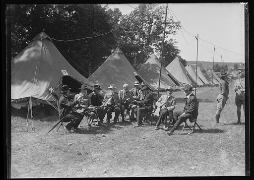 Civil war veterans at the Marine maneuvers at Wilderness Battlefield, Virginia, Oct. 1921