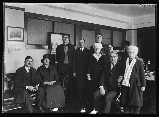A committee of unemployed wives fron West Virginia fields called on Pres. Harding & explained the conditions that now exist at their homes. Pres. Harding is trying to do all he can to better conditions. [...] called on Secy. of Labor Davis. Left to right: Lawrence Dwyer, Mrs. Alice Underwood, Alex M