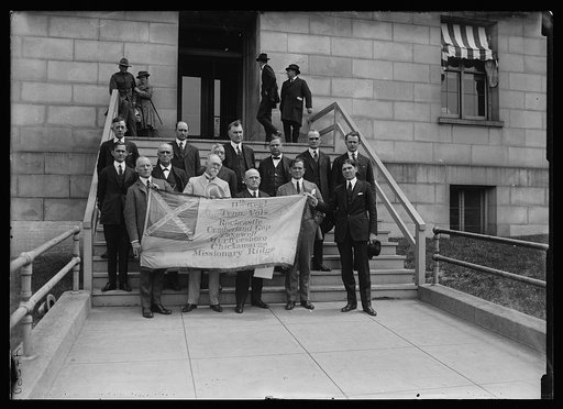 Group with sign for 11th Regt. Tenn. Vols. Rockcastle Cumberland Gap, Tanewell, Murfrersboro, Chickamauga Missionary Ridge