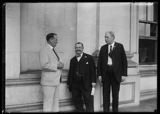 Representatives of League of Amer. Citizens of Ukrainian extraction with Rep. Stephen Porter, Chmn. of the House Foreign Relations Comm. L. to r.: Rep. Porter, [à] J. Hrycey and Dwight N. Lowery, General Counsel for the Delegation