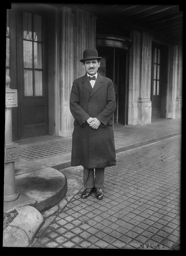 Bobby McLean, of Chicago, champion ice skater of the world