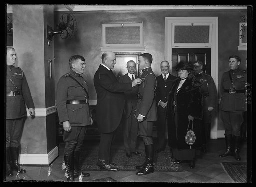 Capt. Robt. L. Montague, USMC, receiving distinguished service cross from Secy. Denby