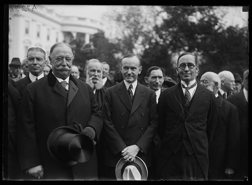 Wm. Mather Lewis, extreme rt., new Pres. of Geo. Wash. Univ., calling on Coolidge. Lft. to rt.: Chief Justice Taft, Coolidge, Lewis