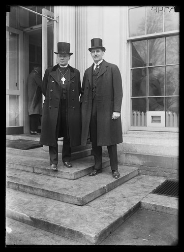 Men at White House, Washington, D.C.