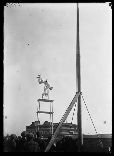 Johnnie Reynolds, human and daredevil extraordinary, picked one of Washington's coldest days to do his hair-raising stunts