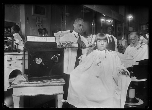 Radio in barbershop
