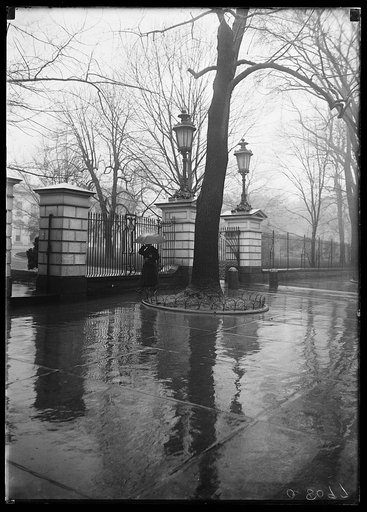 Sidewalk in front of White House, Washington, D.C.