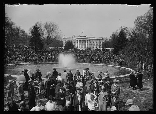 Large group, White House in background. Washington, D.C.