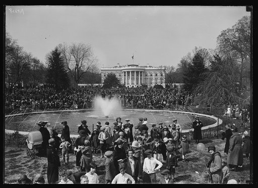 Large group, White House in background. Washington, D.C.