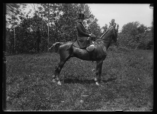 Horseshow. Mrs. Chas. L. Clifford