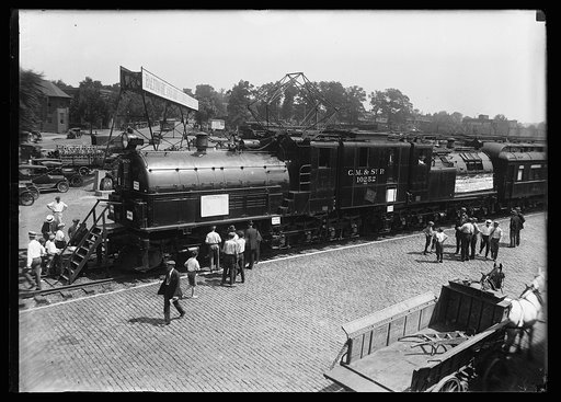 The largest and most powerful locomotive in the world now on exhibition in Wash. This electric engine is being exhibited by the Chicago, Milwaukee, and St. Paul Railway and the General Electric Co.