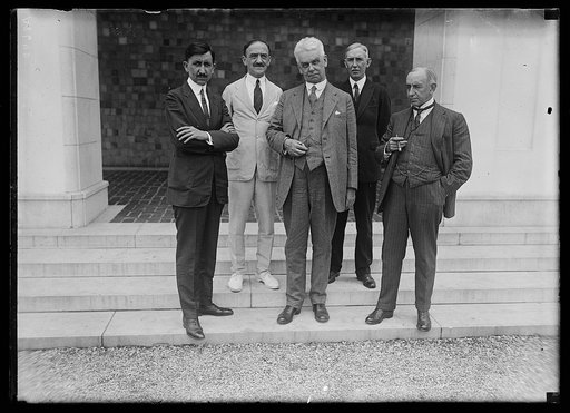 Dr. L.S. Rowe, Director of the Pan. Amer. Union, entertained at luncheon today in honor of the members of the Amer. Railway Comm. at the Pan Amer. bldg.: Lft. to rt., front row: Hon. Francisco P. De Hoyas, Mexico; Chas. M. Pepper; Hon. Santiago Marin Vicuna, Chile; back row: Dr. L.S. Rowe and Dr. Es