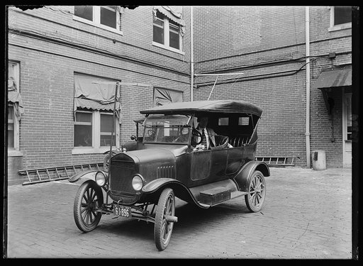 Auto equipped with radio (made for Pot. Elec. Power Co.)
