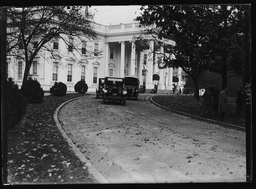 Automobiles outside White House, Washington, D.C.