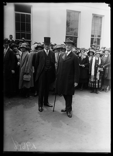 Men and crowd at White House, Washington, D.C.