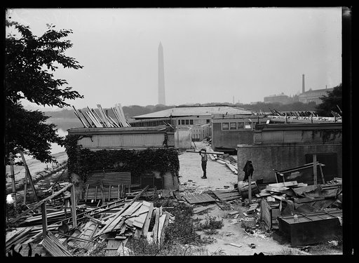 Washington monument in background, Washington, D.C.