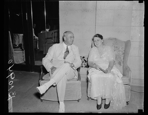 Atty. General Cummings sees George Dern, Secretary War