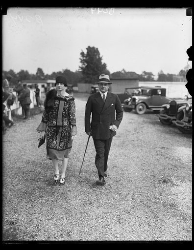 Mr. and Mrs. D. Thomas [...