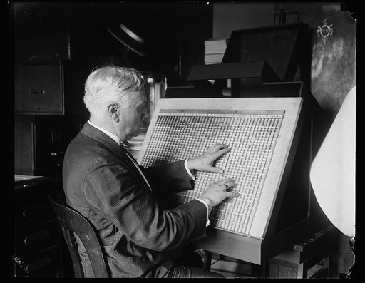 Inventor claims speed typewritter cuts stenography.  A new king of typewriter which he claims will eliminate stenographers and revolutionize the whole science of typewriting, has ben [i.e. been] invented by Fred Dolph, of Washington, after 25 years [...] effort. The machine has 1,160 keys and compri