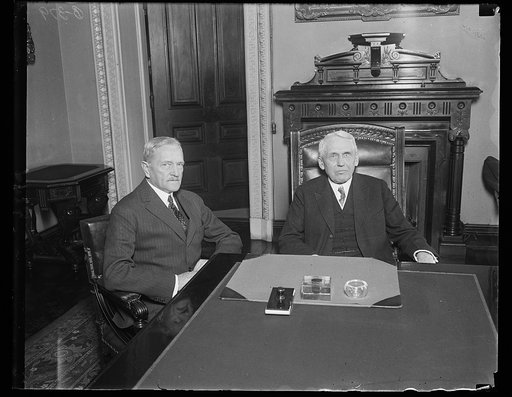 General Pershing returns home. General John J. Pershing, until recently neutral Chairman of the [...] Commission, arrived in Washington today, February 11th, and immediately went into conference with the Secretary of State, Frank B. Kellogg. The General who appeared to be in very poor health, plans 
