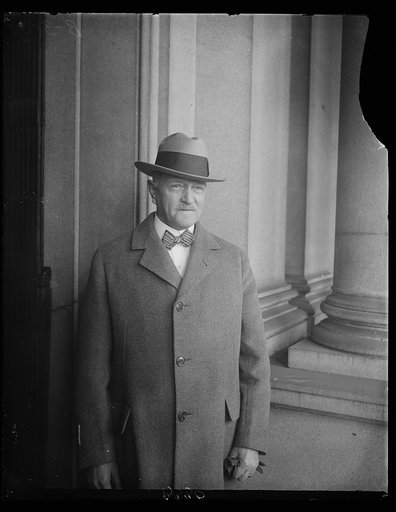 General John J. Pershing] photograph to be made of him, Walter Reed General Hospital to convalesce [...