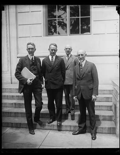 Architects open convention in Washington. The Association of Collegiate Schools of Architec[...] its annual convention in the National Capital today distinguished teachers of architecture from all part [...] country in attendance. In the group, left to right: Goldsmith, University of Kansas and Vice