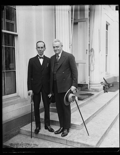 Interesting callers at White House. [...] J.R. King, (right) Director of Public Health for Canada, [...]sented to President Coolidge at the White House today by [...]dian Minister, Vincent Massey, shown on the left