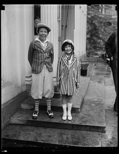 "Our Gang" comedies call on President Coolidge. [...]niels and "Peggy" Eames, stars of the kids in "Our Gang" comedies were received by [Coo]lidge at the White House today. The youngsters are [...] local theatre