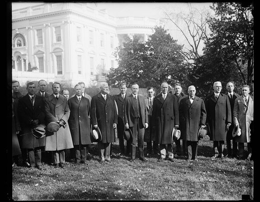 7th Division officers meet President Coolidge. The officers who commanded the 7th Division during the World War are now holding their annual reunion in Washington. They were received at the White House today by President Coolidge. In the center of photograph, left to right: General E. Wittenmyer who
