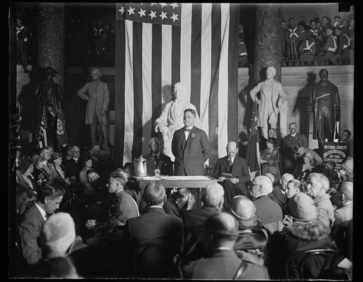 Statue of Vice President of Confederacy unveiled in Washington. Scene at the United States Capitol in Washington when the statue to Alexander Hamilton Stephens, Vice President of the Confederacy, was unveiled in Statuary Hall by a delegation from the state of Georgia. Garnett W. Quillian, who presen
