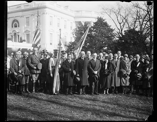 President Coolidge greets Georgians In Washington for unveiling of statue to Hamilton Stephens. Headed by their Governor, L.G. Hardman, delegation from Georgia who are in Washington to attend [...] unveiling of Alexander Stephens, Vice President of [...] Confederacy, at the Capitol today, were recei