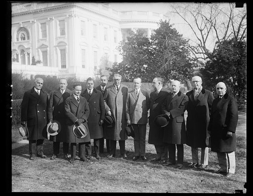 President Coolidge receives merchants, a delegation from the National League of Commercial Merchants who are meeting in Washington were received by President Coolidge at the White House today. In the center of group, left to right: Louis Ludlow; President Coolidge and L.J. Keask, President of the Le
