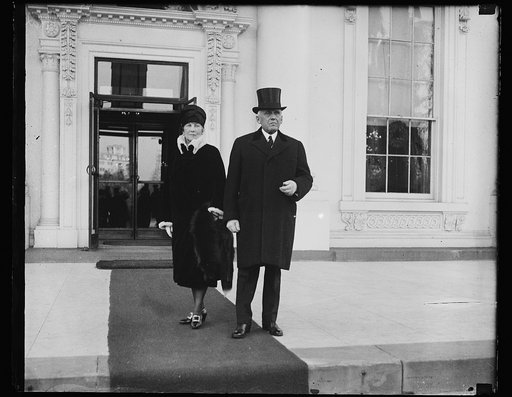 Frank Kellogg and unidentified outside White House, Washington, D.C.