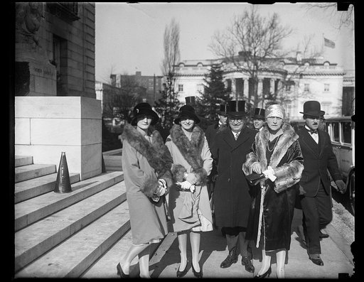 Group; White House in background. Washington, D.C.