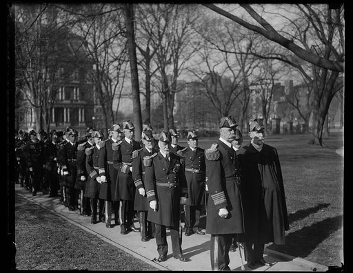 Line of military visitors outside White House, Washington, D.C.