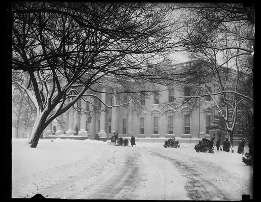 White House in snow, Washington, D.C.
