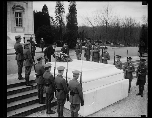 French air conquerors of South Atlantic Ocean pay homage to America's Unknown Soldier. Lieuts. Dieudonne Cestes and Joseph Lebrix, daring French flyers who were the first to conquer the South South Atlantic Ocean by air, placing a wreath on the tomb of America's Unknown Soldier at Arlington National