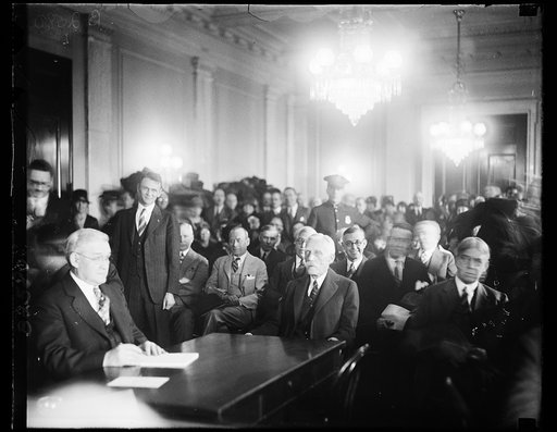 Secretary of Treasury appears before Senate oil investigating commitee. Secretary of the Treasury Andrew Mellon as he [...]ared before the Senate oil investigating committee [...]y at the Capitol to shed further light on his refusal ...ccept $50,000 in bonds from the Continental [...]ing Co., for th