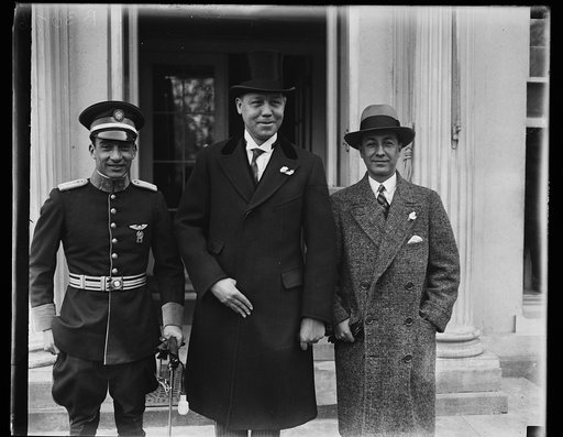 Colombia's Goodwill Flyer is presented to President Coolidge. Lieut. Benjamin Mendes, (left) who is flying from New York to Colombia, was presented to President Coolidge at the White House today by Dr. Enrique Olaya, Colombin Minister to the United States
