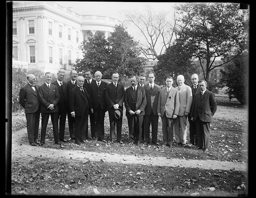British journalists greeted by President Coolidge at White House. A party of 14 distinguished British editors who are visiting this country, were received by President Coolidge at the White House today. In the center of group can be seen left to right: Sir Esme Howard, British Ambassador who present