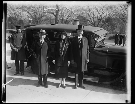 President Coolidge attends Panamerican Conference with Mrs. Coolidge. The President and Mrs Coolidge with D[...] Morrow, American Ambassador to Mexico, snap [...] they arrived at the Pan American building [...] attend the opening session of the International Conference of American States on C[...] A