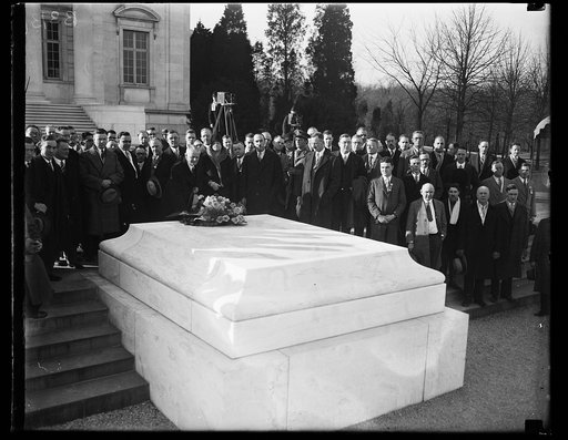 Members of International Boys' Work Council pay tribute to America's Unknown Soldier. Delegates from all parts of the country who are in Washington attending the fifth annual conference of the International Boy' Work Council paid tribute to America's Unknown Soldier today. Judge Benjamin F. Jones, p