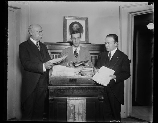 Two thousand newly discovered family papers of George Washington brought to Capital. A newly discovered trunk close to two centuries old, that had belonged to George Washington's only sister, Betty, containing upward of 2,000 original papers of George Washington's family and contemporaries were brou