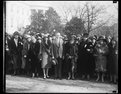 President receives delegates to Women's Patriotic Conference. Delegates of the Women's Patriotic Conference on National Defense, representing 38 organizations, in session ar D.A.R. Hall in Washington, were received by President Coolidge today. In the center of the photograph, left to right: Mrs. Boy